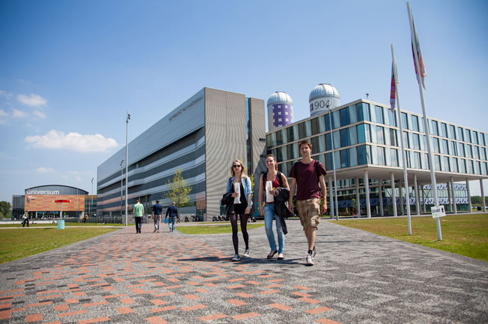 Одним из самых престижных университетов Голландии является University of Amsterdam